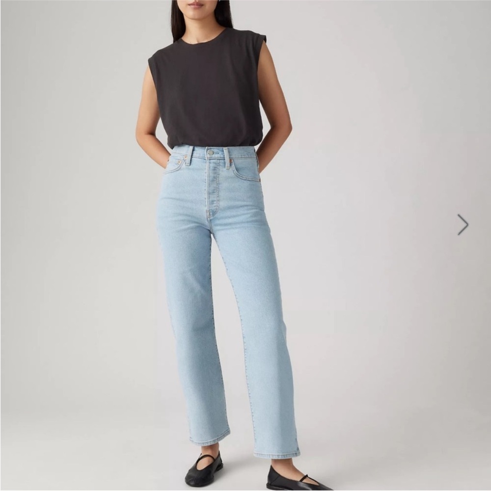 NWT Levi’s Ribcage Straight Ankle Jeans in All Alone Clean (Light Wash), Size 25
